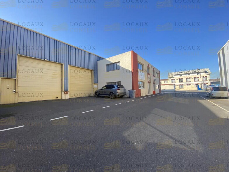 Flex in Bezons for lease - Building Photo - Image 1 of 19