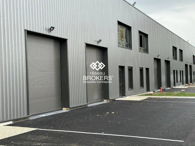 Flex in Bourgoin-Jallieu for lease - Building Photo - Image 3 of 17