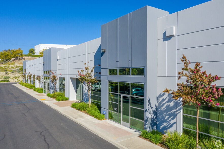 1678-1692 Ord Way, Oceanside, CA for lease - Primary Photo - Image 1 of 29