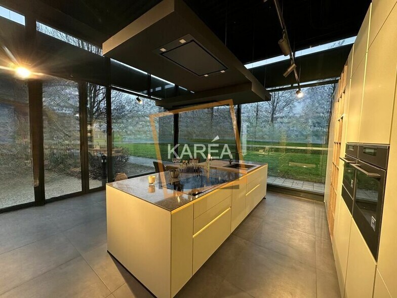 Retail in Serris for lease - Interior Photo - Image 2 of 5