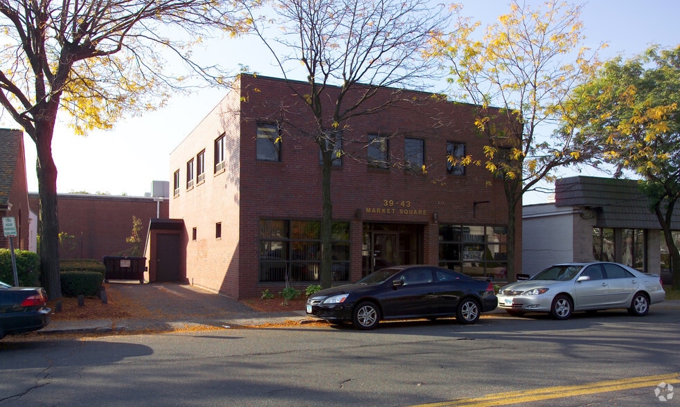 39-43 Market Sq, Newington, CT for sale - Primary Photo - Image 1 of 2