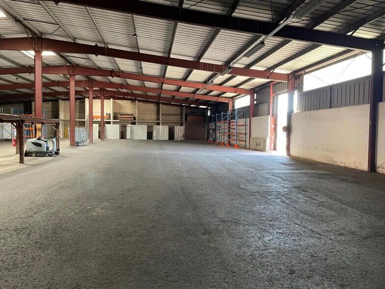 Office in Le Muy for lease - Interior Photo - Image 3 of 5