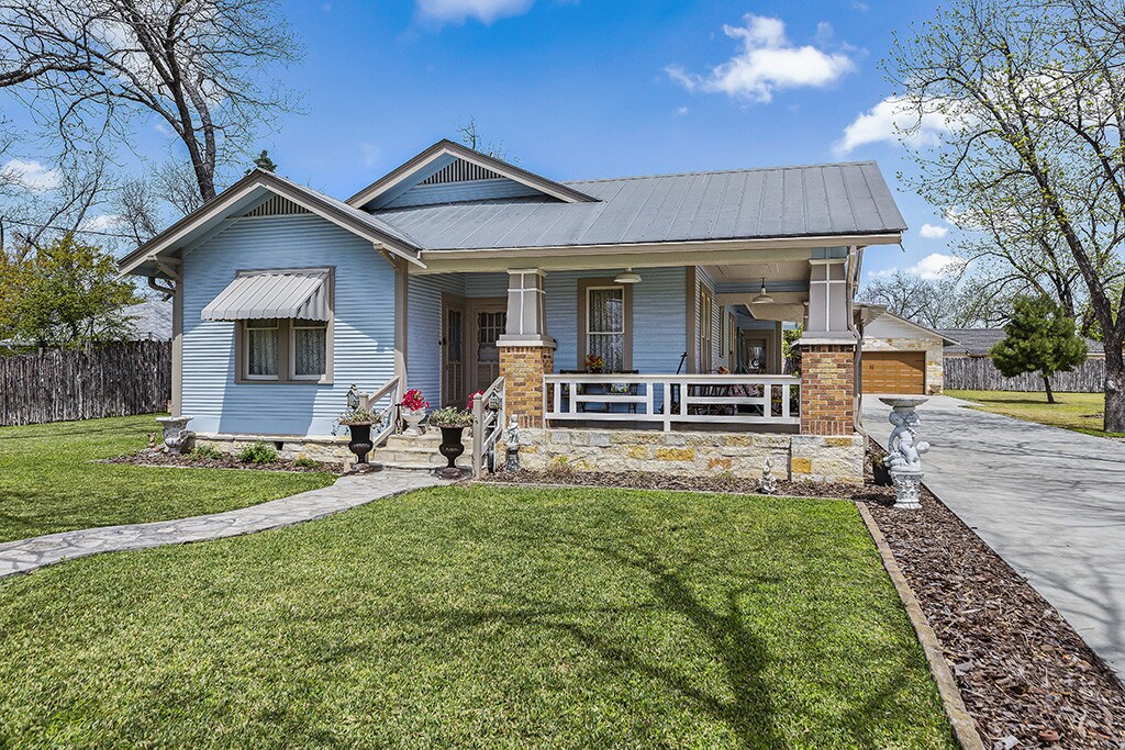 112 E Travis St, Fredericksburg, TX for sale Building Photo- Image 1 of 1