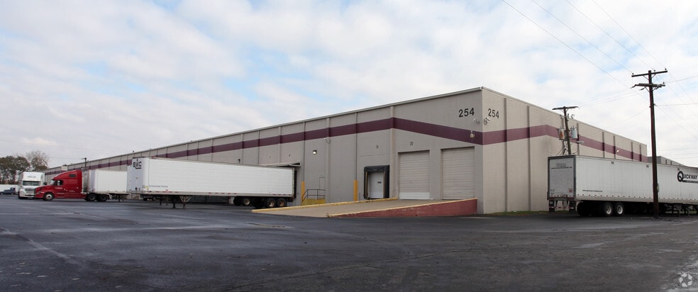 254 S Kitley Ave, Indianapolis, IN for lease - Primary Photo - Image 1 of 4