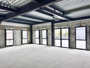 Office in Limas for lease Interior Photo- Image 1 of 8