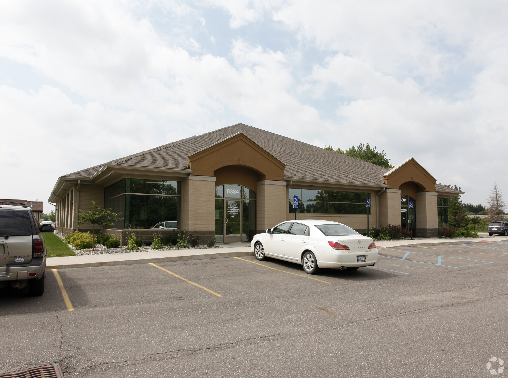 8384 Holly Rd, Grand Blanc, MI for lease Primary Photo- Image 1 of 25