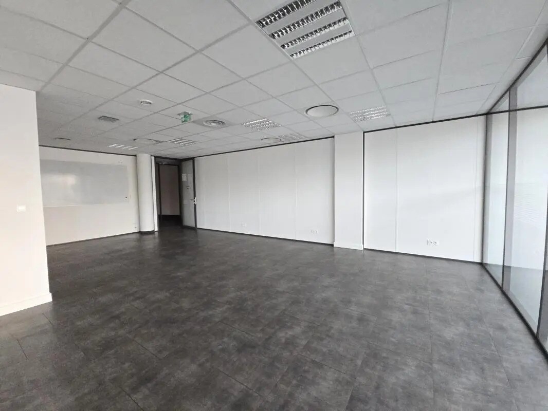 Office in Lyon for lease Building Photo- Image 1 of 5