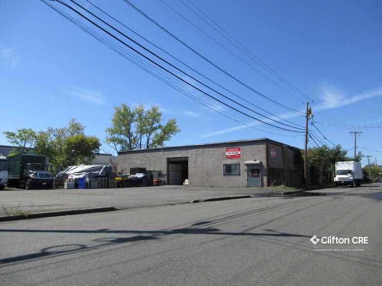 216 Avenue A, Carlstadt, NJ for lease - Building Photo - Image 1 of 13