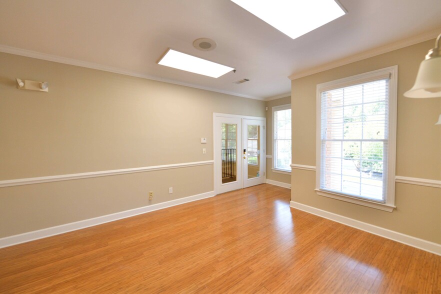 519 Johnson Ferry Rd, Marietta, GA for lease - Interior Photo - Image 3 of 23