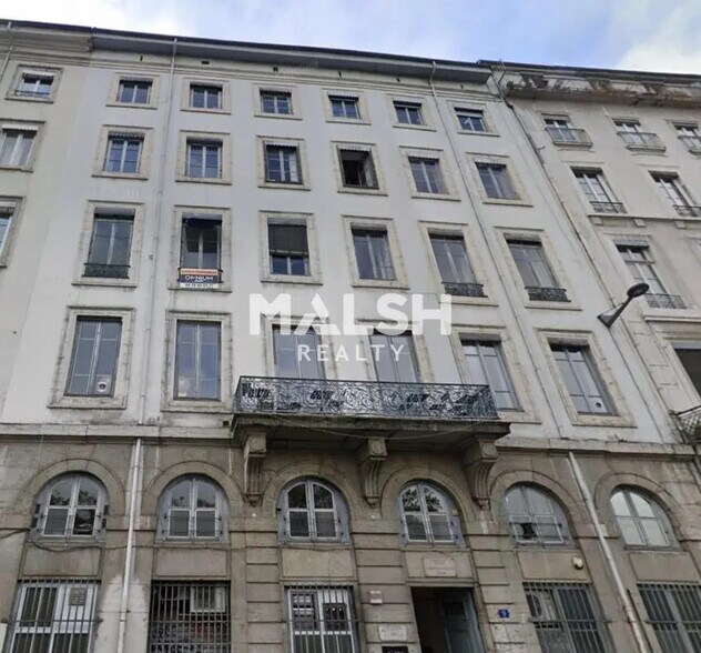 Office in Lyon for lease - Building Photo - Image 1 of 8