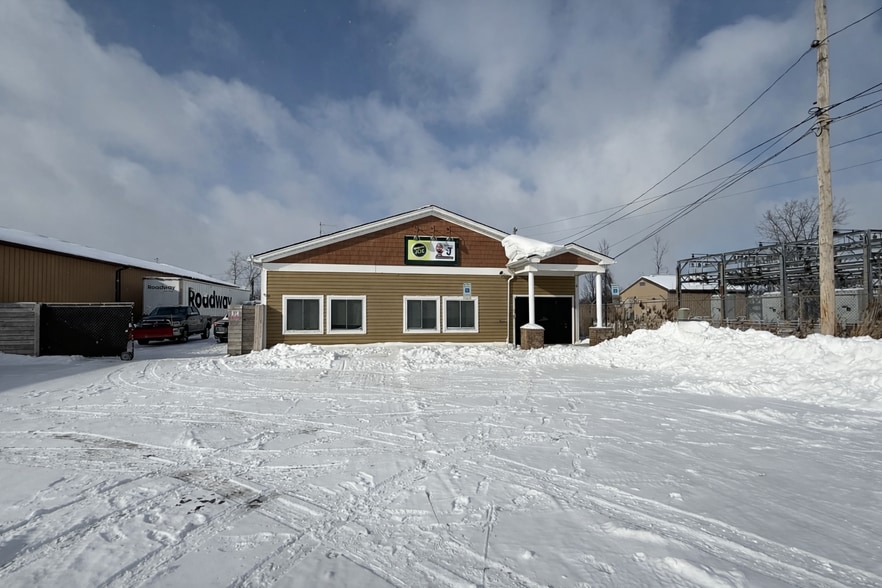 375 Clay Rd, Rochester, NY for sale - Primary Photo - Image 1 of 32