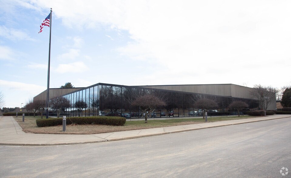 300 Foster St, Littleton, MA for lease - Building Photo - Image 1 of 60