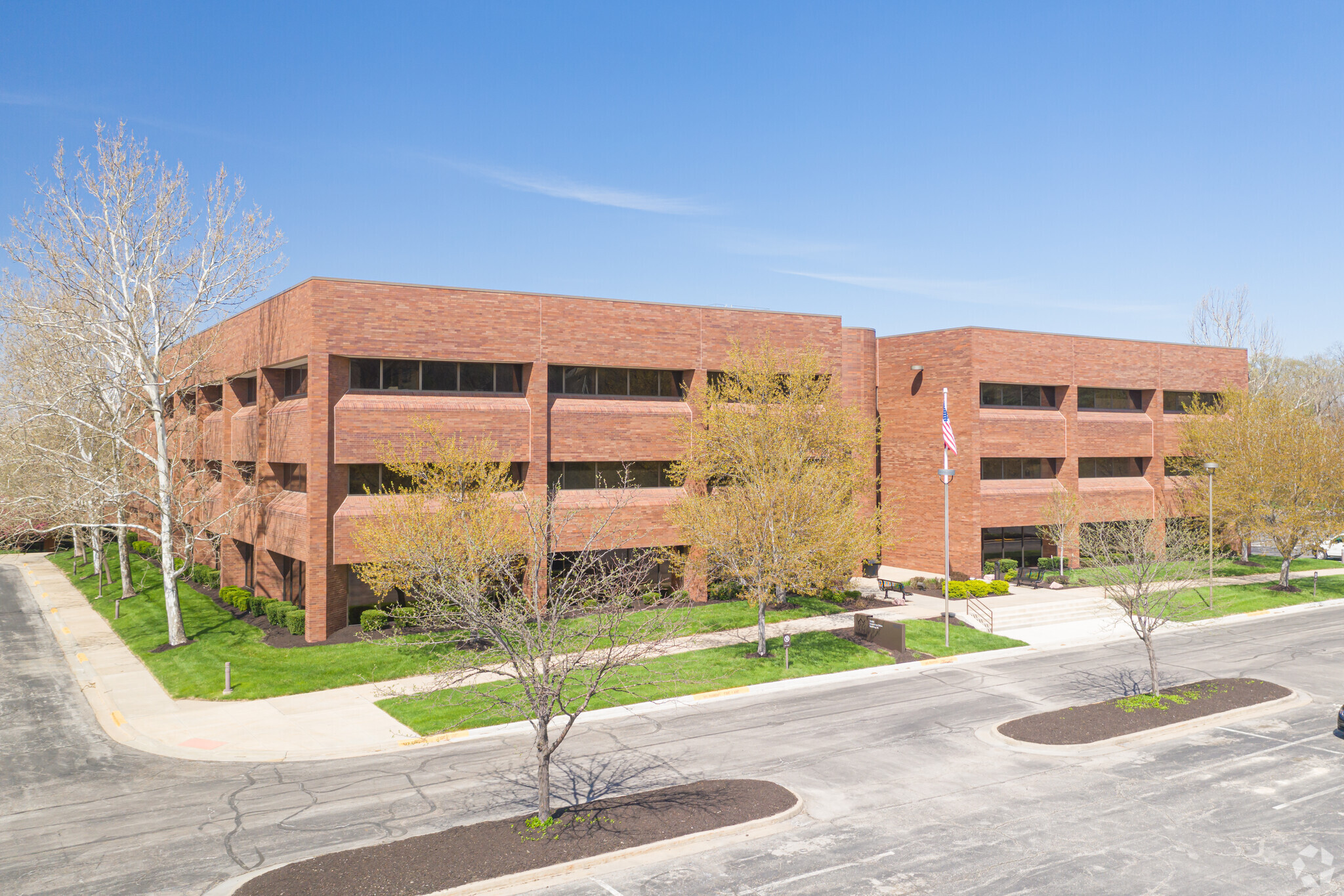 10895 Grandview Dr, Overland Park, KS for lease Primary Photo- Image 1 of 8