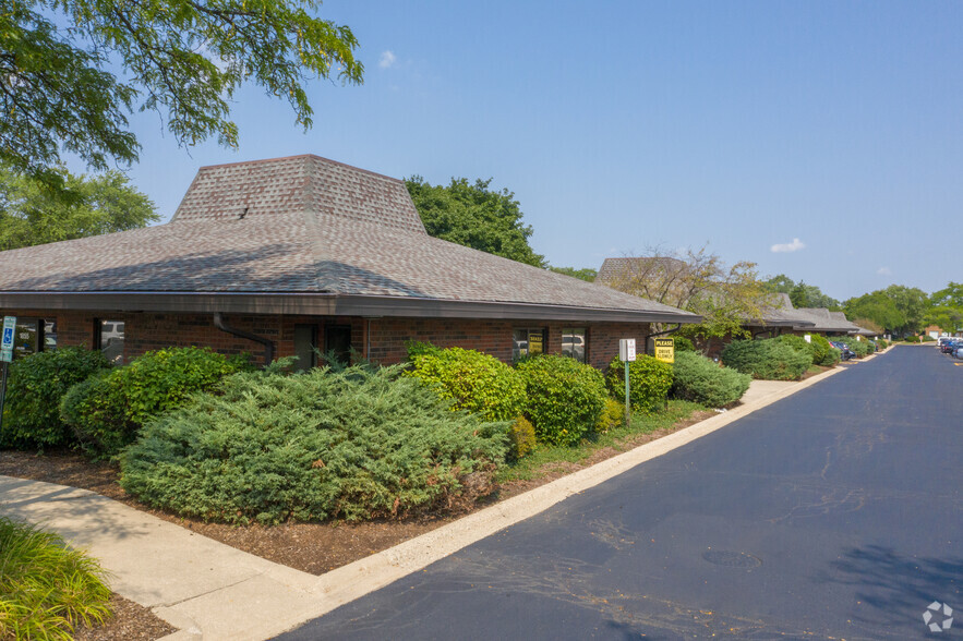 1803 Hicks Rd, Rolling Meadows, IL for lease - Building Photo - Image 2 of 9