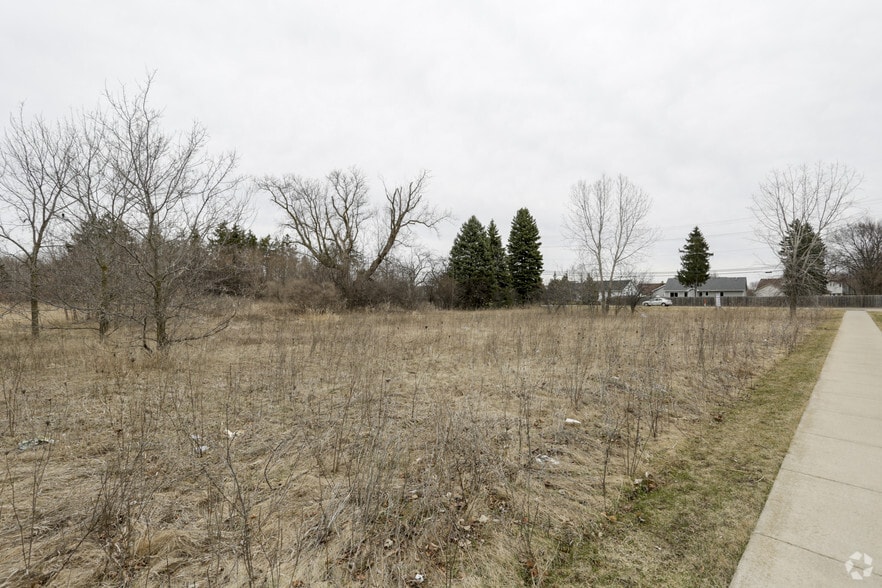 1541 S Commercial St, Neenah, WI for sale - Building Photo - Image 2 of 3