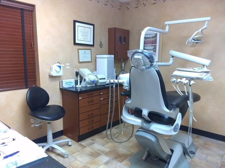 93 Bridge Plaza Dr, Manalapan Township, NJ for lease - Interior Photo - Image 3 of 16