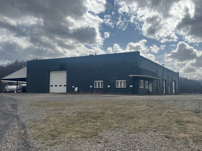 144 Niles Ave, Waynesburg, OH for lease - Building Photo - Image 2 of 8