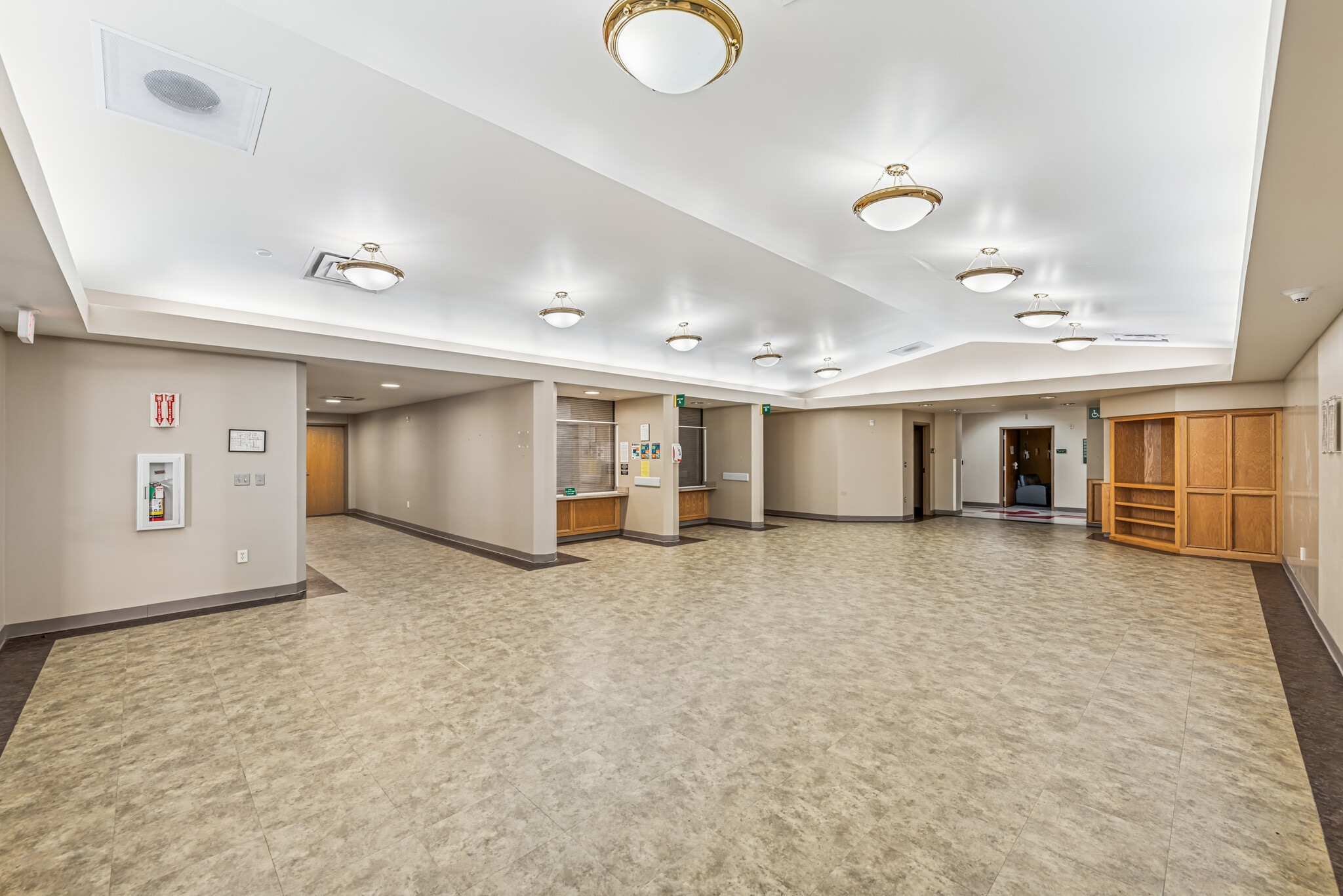 1017 S Travis Ave, Cleveland, TX for lease Interior Photo- Image 1 of 7