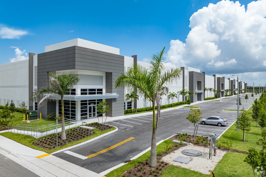9535 NW 174th St, Hialeah, FL for lease - Building Photo - Image 2 of 21