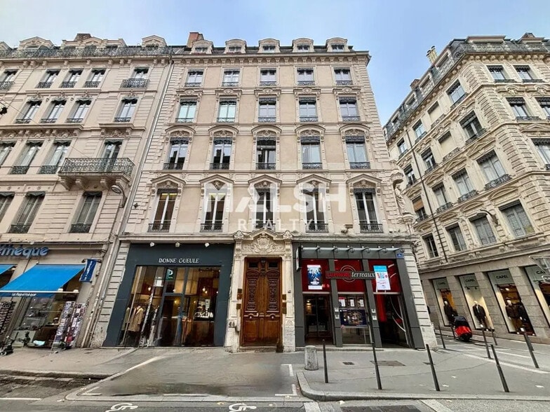 Office in Lyon for lease - Building Photo - Image 1 of 11