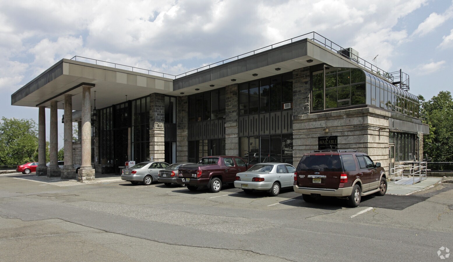 555 Preakness Ave, Totowa, NJ 07502