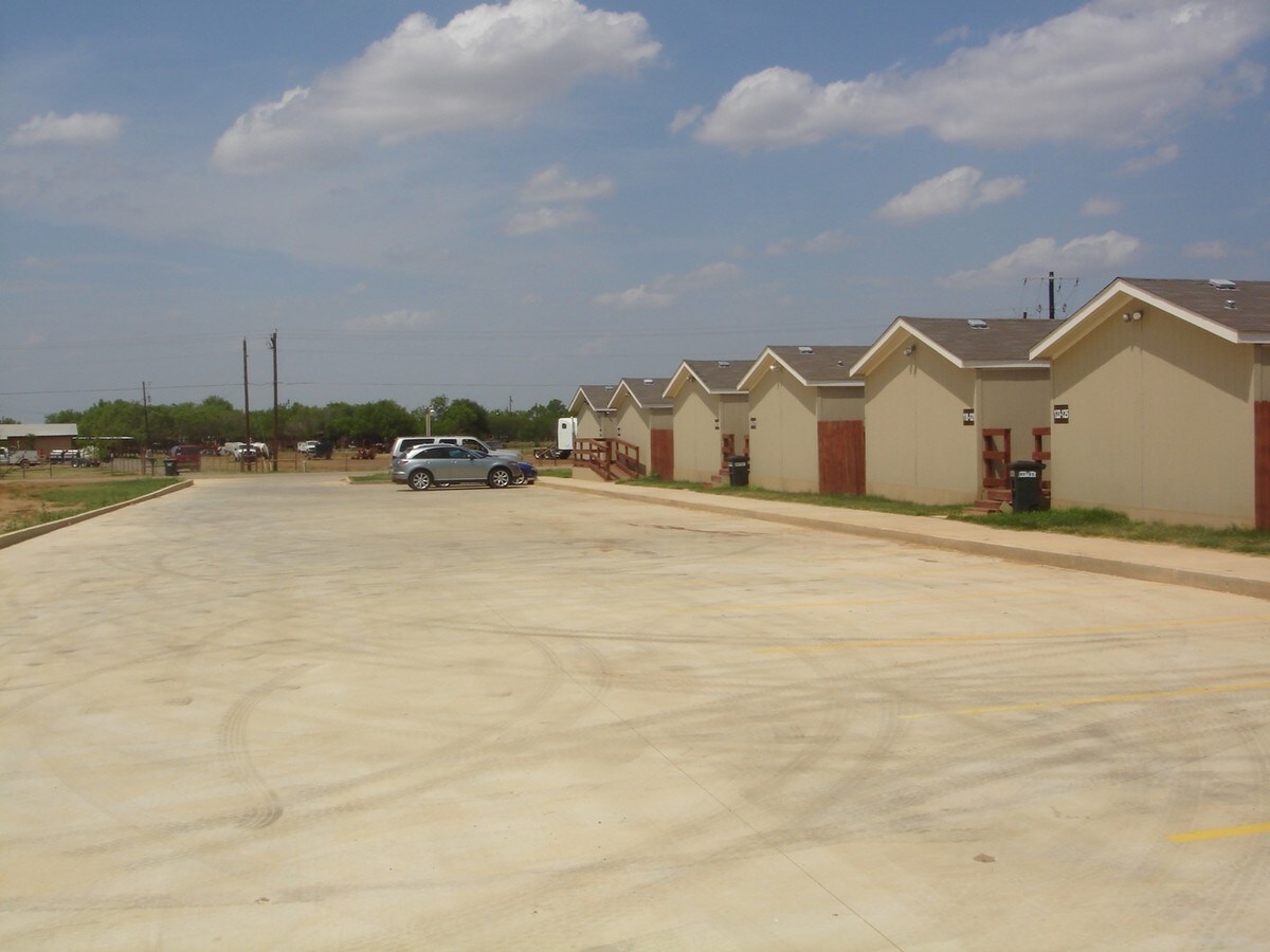 1100 County Road 4600, Dilley, TX 78017