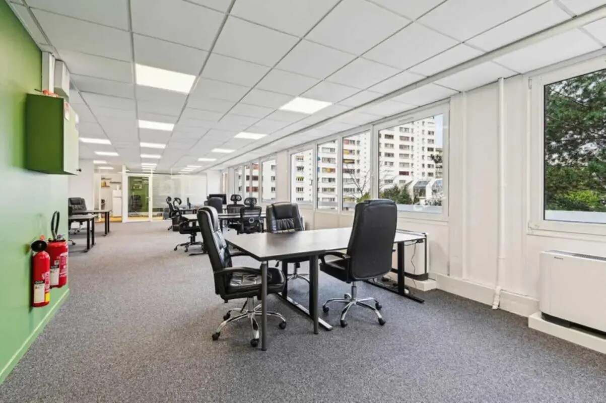 Office in Boulogne-Billancourt for lease Interior Photo- Image 1 of 3