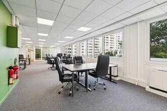 Office in Boulogne-Billancourt for lease Interior Photo- Image 1 of 3