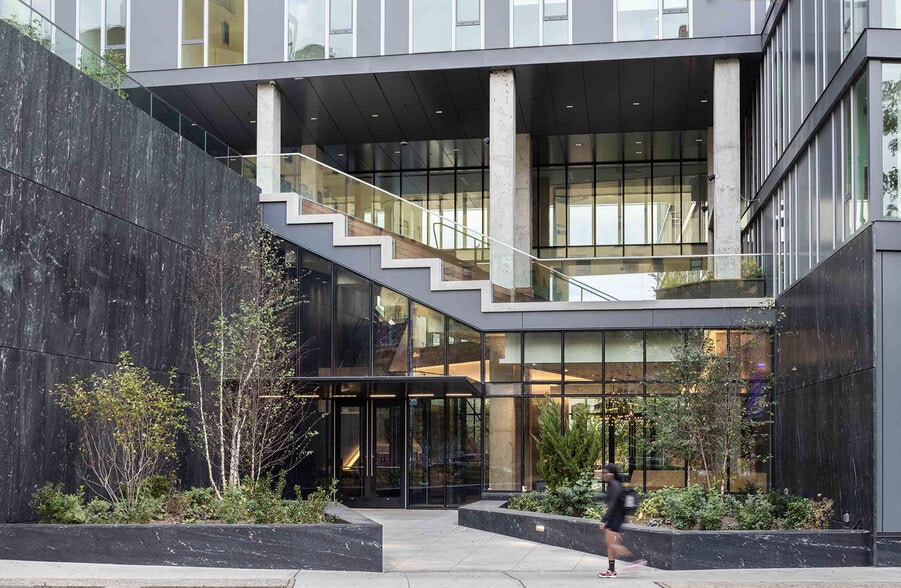 163-05 Archer Ave, Jamaica, NY for lease - Building Photo - Image 2 of 10