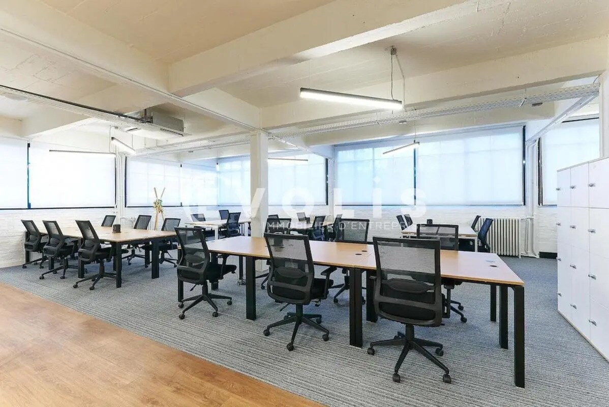 Office in Paris for lease Interior Photo- Image 1 of 6