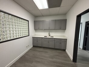 906 Sycamore Ave, Vista, CA for lease Interior Photo- Image 2 of 4