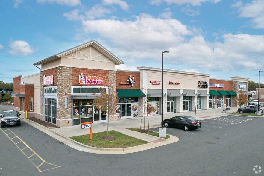 25421 Lizzio Center Dr, Chantilly, VA for lease - Primary Photo - Image 1 of 3