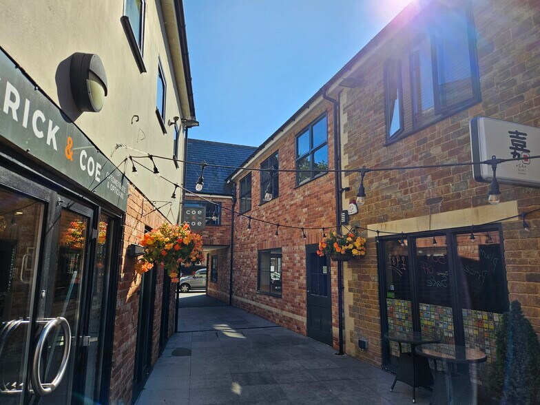 46 Church St, Oakham, LE15 6AA Bakers Yard