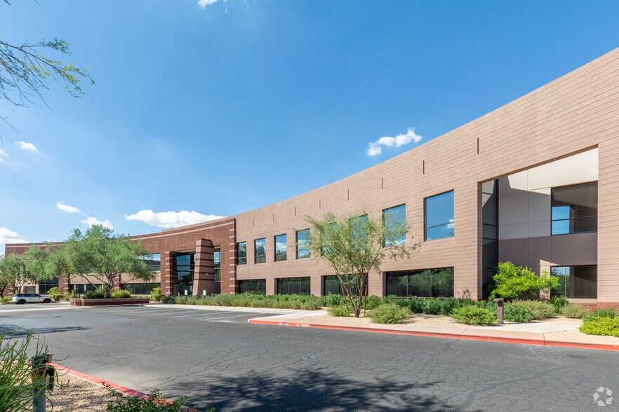 8667-8701 E Hartford Dr, Scottsdale, AZ for lease - Building Photo - Image 1 of 4