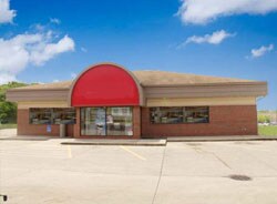 4915 Maple Dr, Pleasant Hill, IA for sale Primary Photo- Image 1 of 1