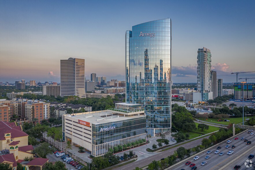 1717 W Loop Fwy S, Houston, TX 77027