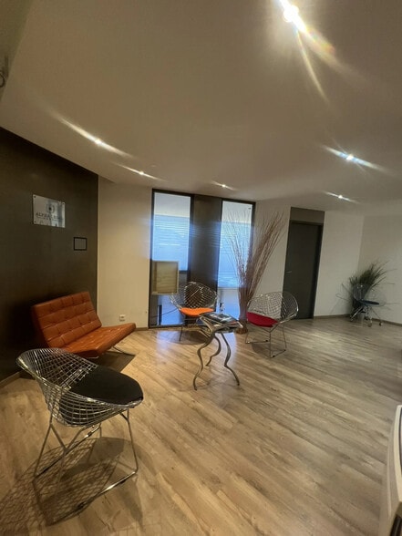 Office in Biot for sale - Lobby - Image 1 of 8