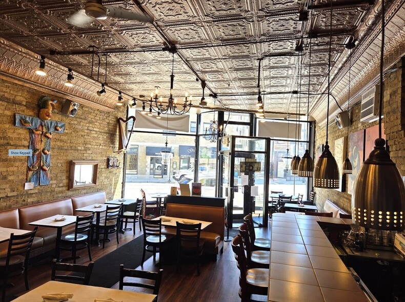 2914 N Clark St, Chicago, IL for lease - Building Photo - Image 2 of 16