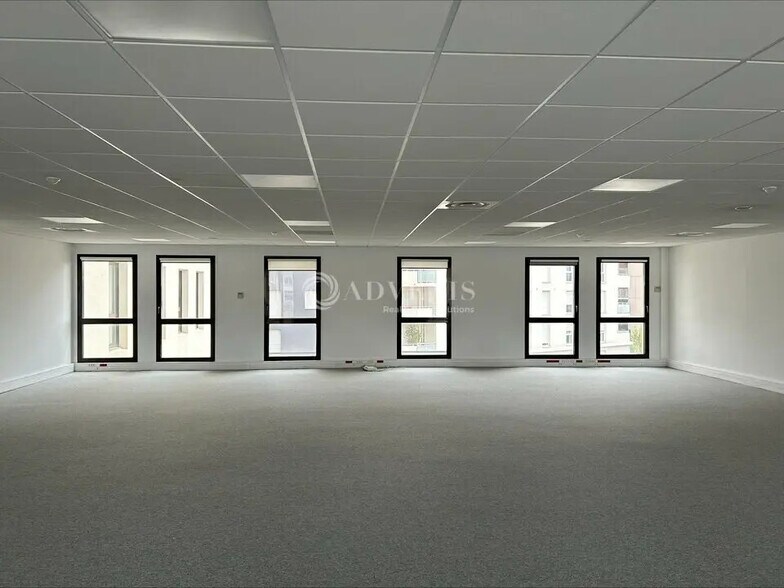 Office in Nîmes for lease - Interior Photo - Image 2 of 6