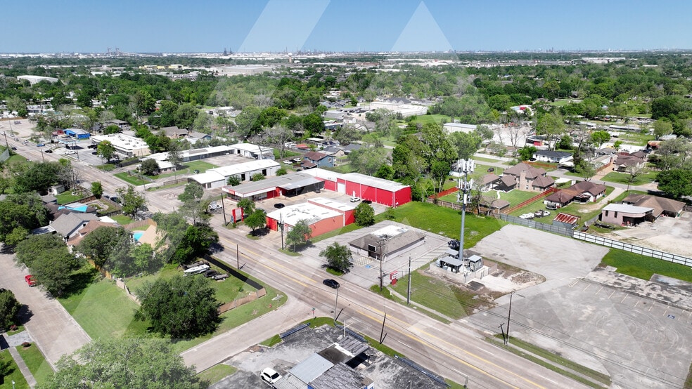 2539-2611 Preston Avenue portfolio of 3 properties for sale on LoopNet.com - Building Photo - Image 2 of 18