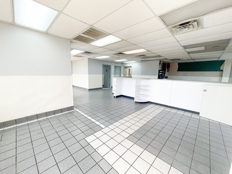 7902 Slide Rd, Lubbock, TX for lease - Building Photo - Image 3 of 82