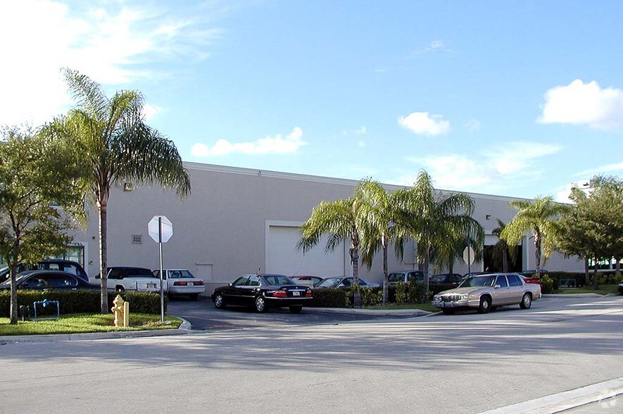 8405 NW 29th St, Miami, FL for lease - Primary Photo - Image 1 of 2