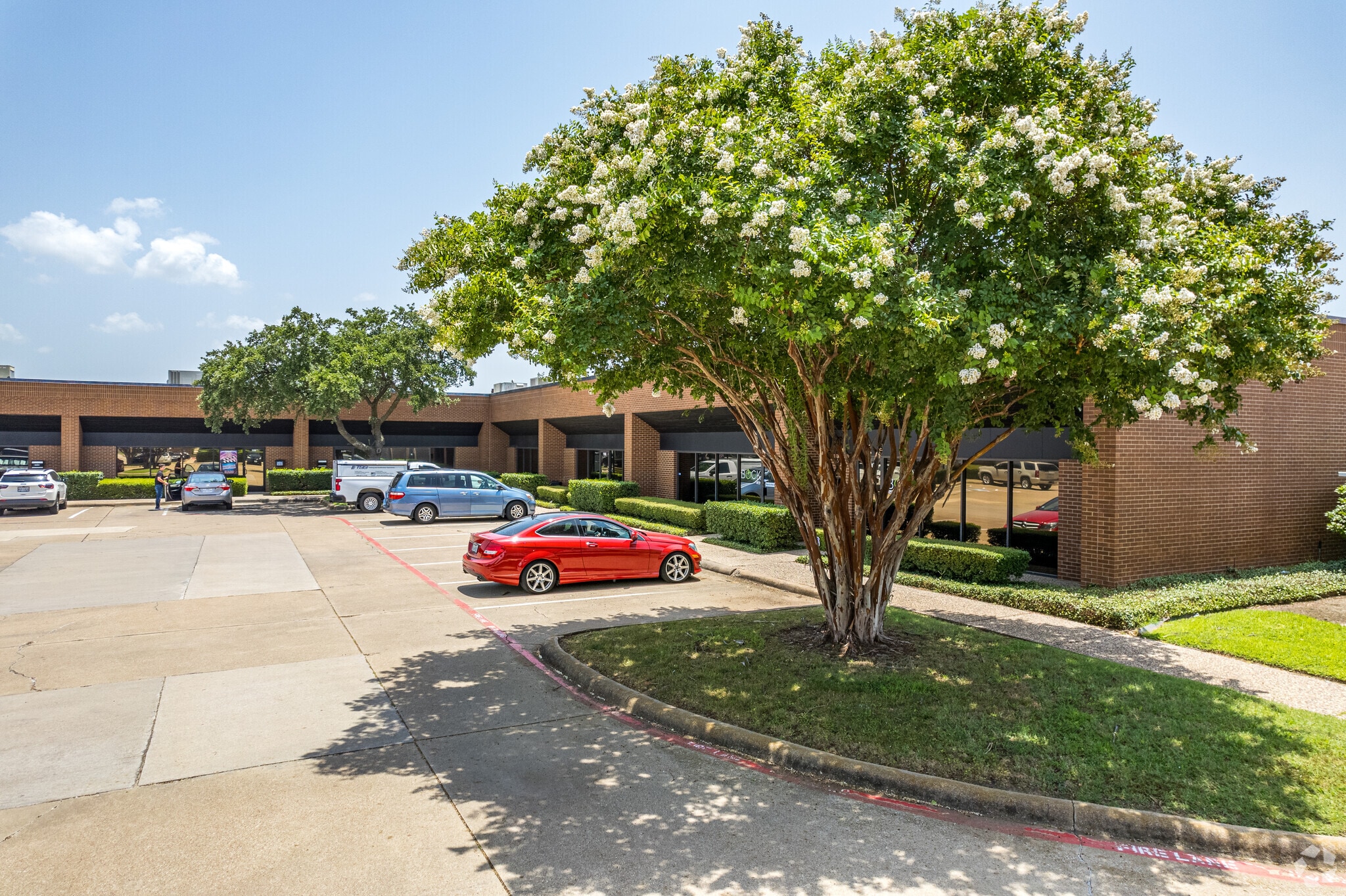11498 Luna Rd, Farmers Branch, TX for lease Primary Photo- Image 1 of 43