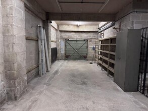 35 Forest Hl, Yeovil for lease Interior Photo- Image 2 of 2