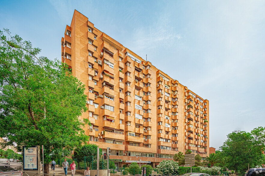 Calle de Lira, 1, Madrid, Madrid for sale - Primary Photo - Image 1 of 2