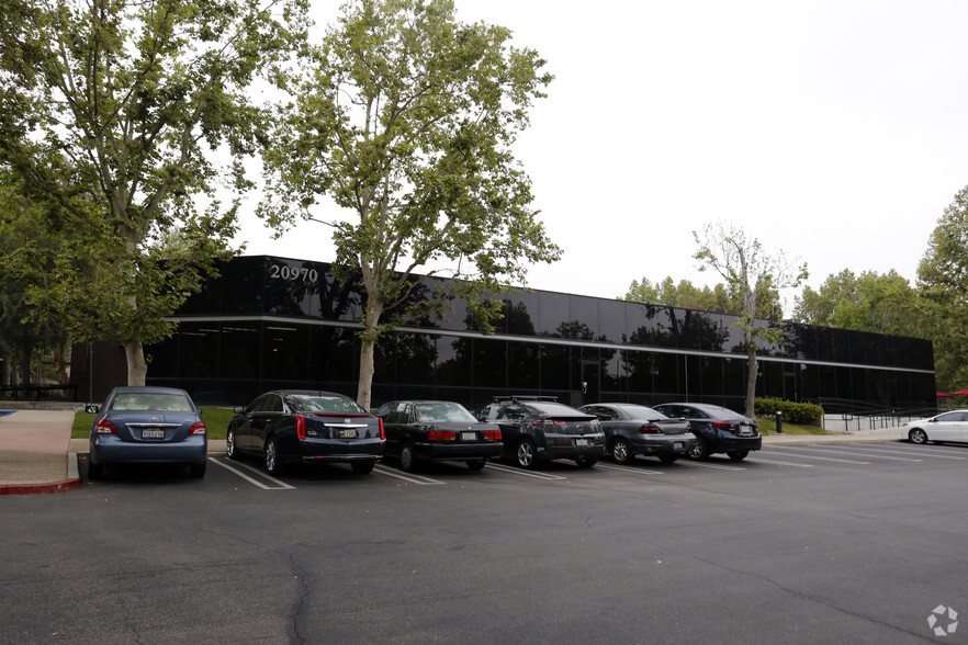 20970 Warner Center Ln, Woodland Hills, CA for lease - Building Photo - Image 1 of 5