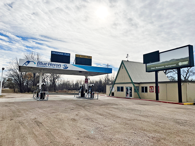 1102 S Lake Ave, Gothenburg, NE for sale - Primary Photo - Image 1 of 1