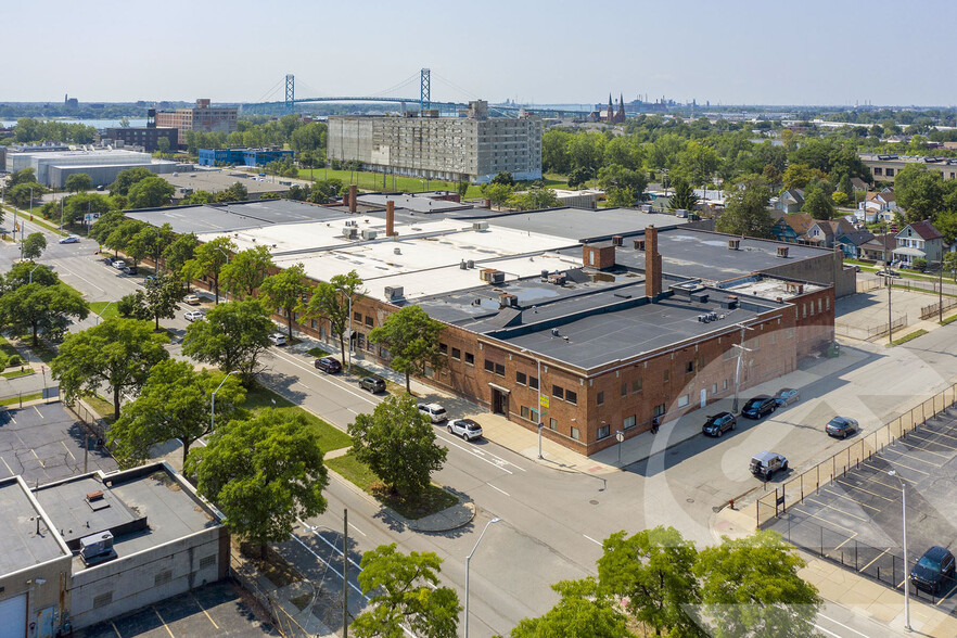 1927 Rosa Parks Blvd, Detroit, MI for lease - Building Photo - Image 1 of 14