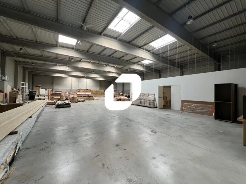 Office in Pérenchies for lease - Interior Photo - Image 1 of 17