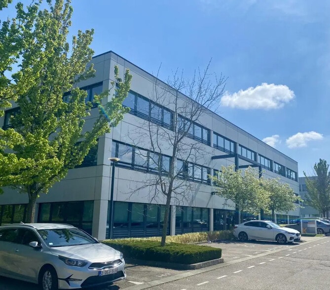 Office in Saint-Priest for lease - Building Photo - Image 1 of 27